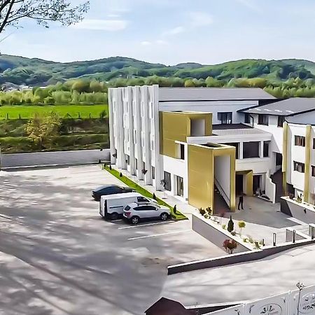 Popasul Lui Gicuta Bed & Breakfast คูร์ตา เด อาร์เจช ภายนอก รูปภาพ
